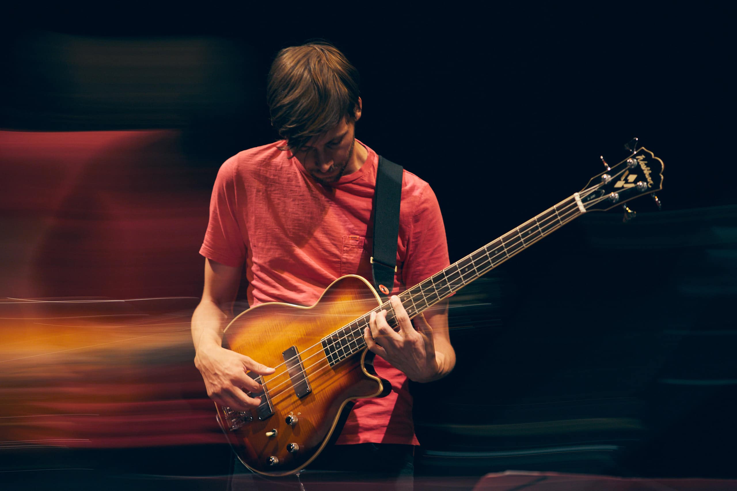 Konzertreihe LeipJAZZig: Werkstatt für Freiheit 2019 28. Juni 2019 Im Bild: Philipp Martin am E-Bass Fotos: Jörg Singer