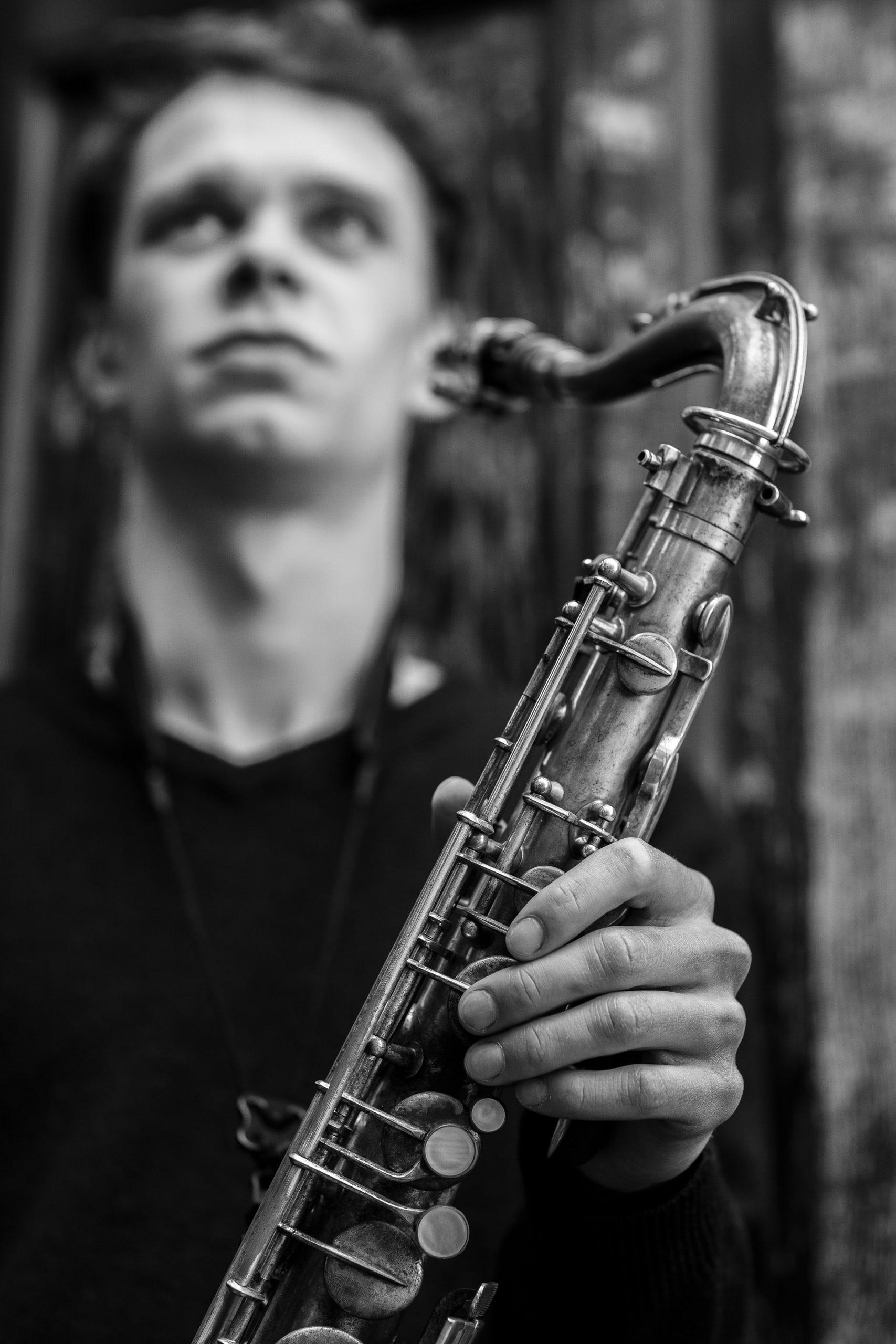 Saxophonist Philipp Rücker, fotografiert von Jörg Singer.