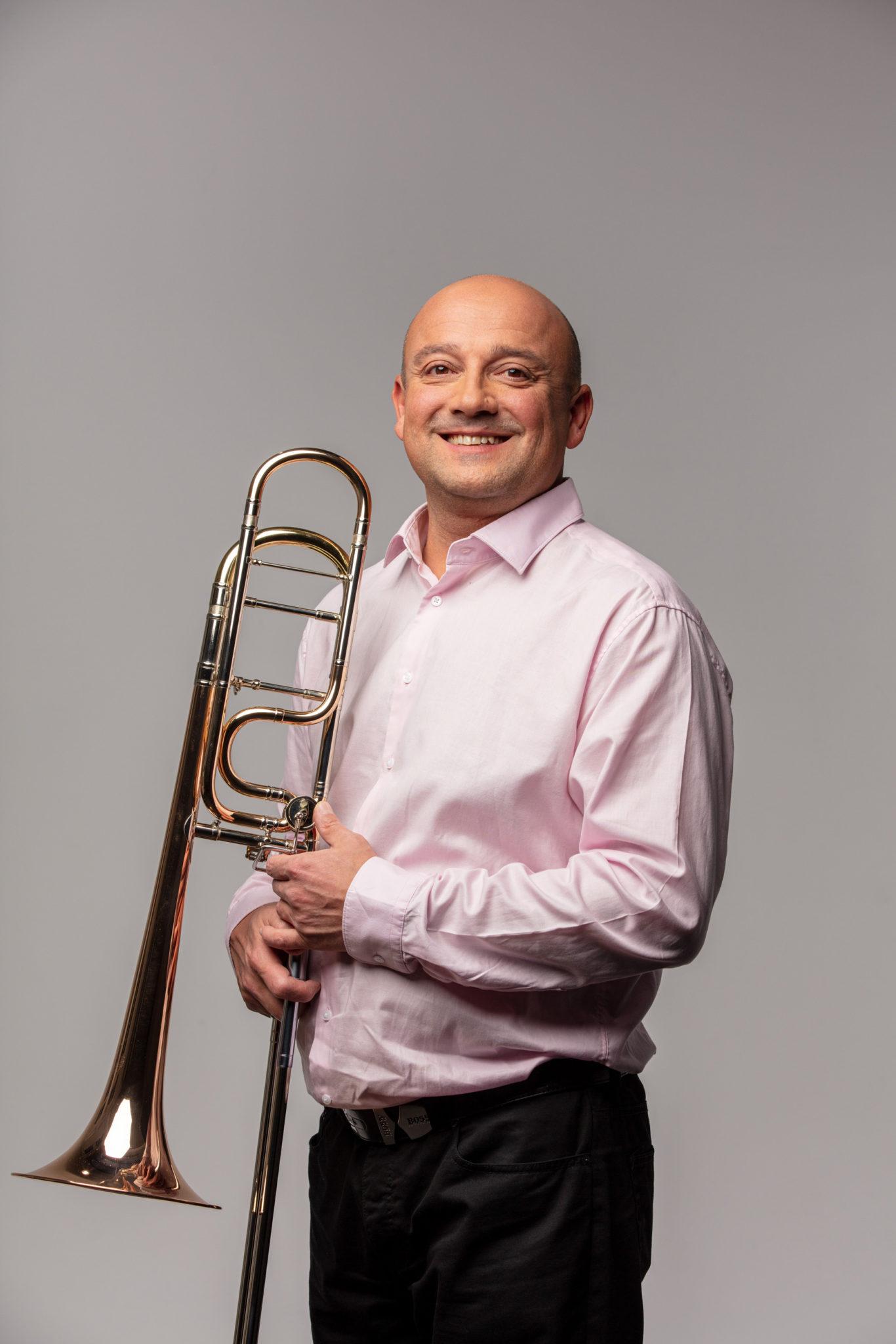 Band Percussion Posaune, Maxim Kulikov, Tenorposaune, fotografiert von Jörg Singer